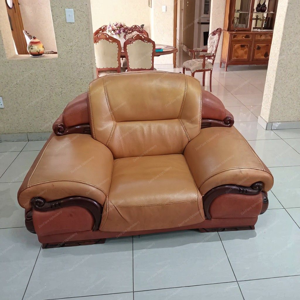 Leather 2-Seater β Peeling to Pristine after