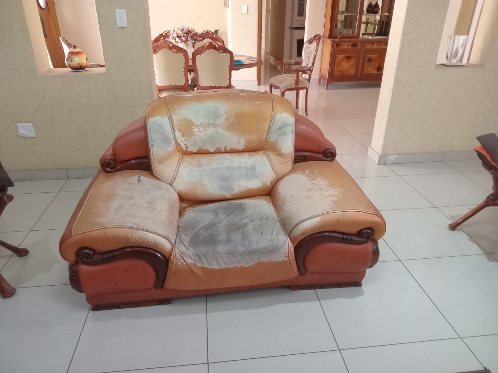 Leather 2-Seater β Peeling to Pristine before